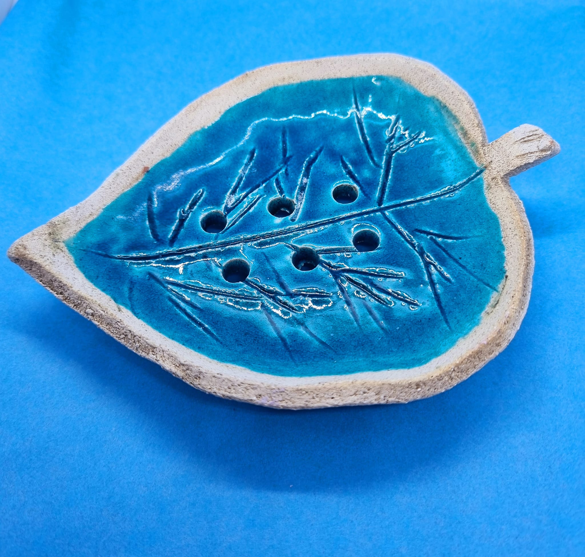 329599223_759565671853359_127239130270376504_n Seifenschale Blatt