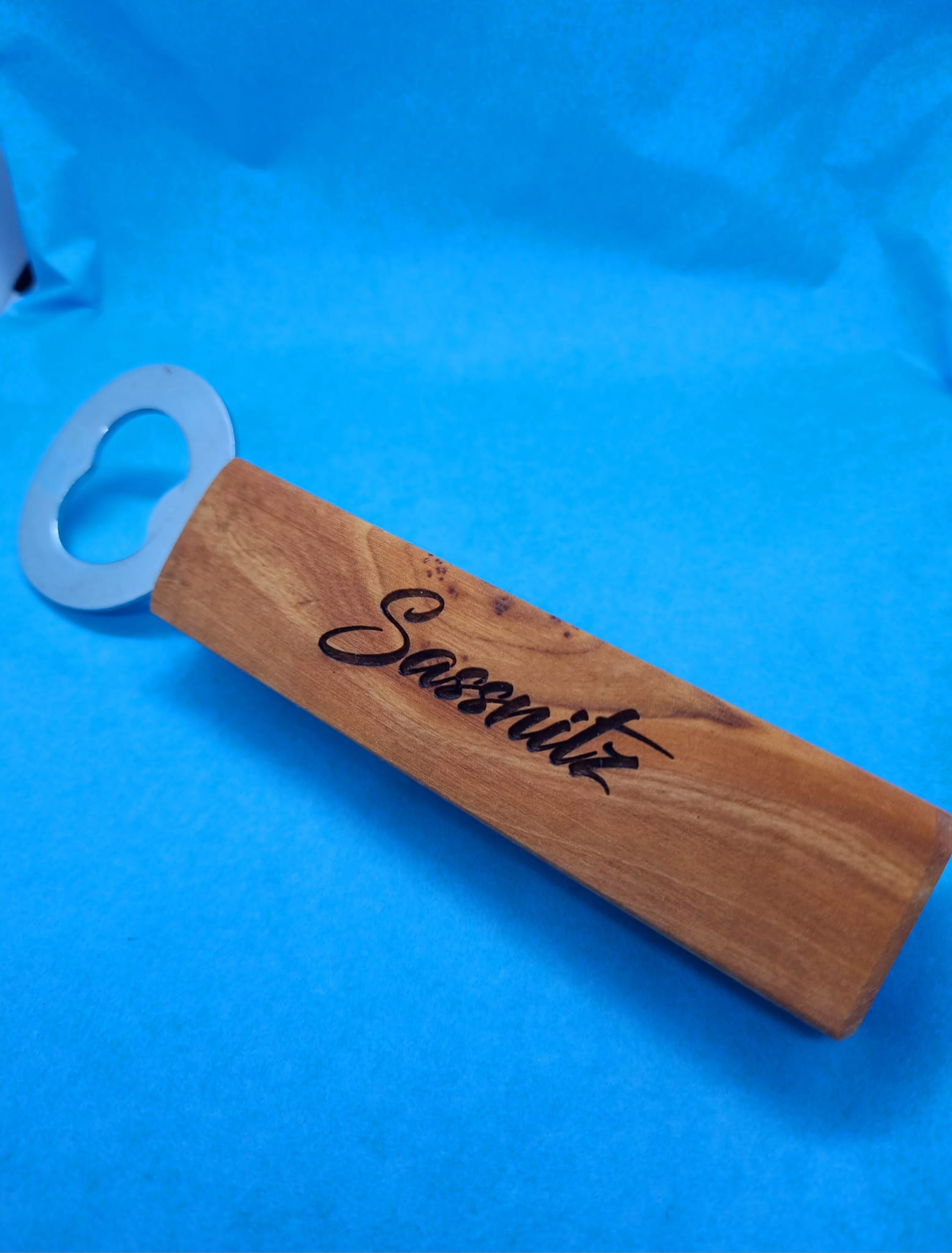 329544867_928136415020091_6107485373833885029_n Flaschenöffner Olivenholz Sassnitz