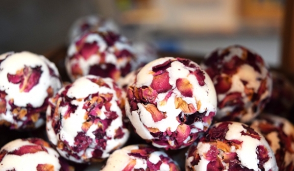 dsc_0069NgsaDafkDi8MP Badetrüffel Rose VEGAN