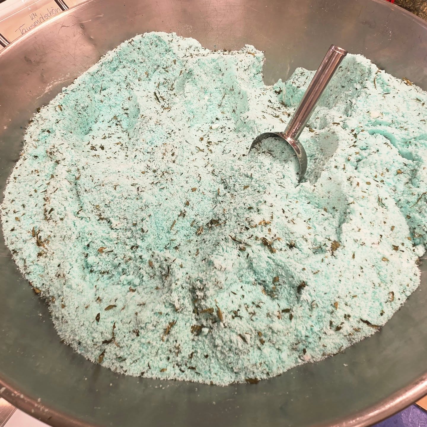 Winter Badesalz mit Heilkreide und Hanfblätter